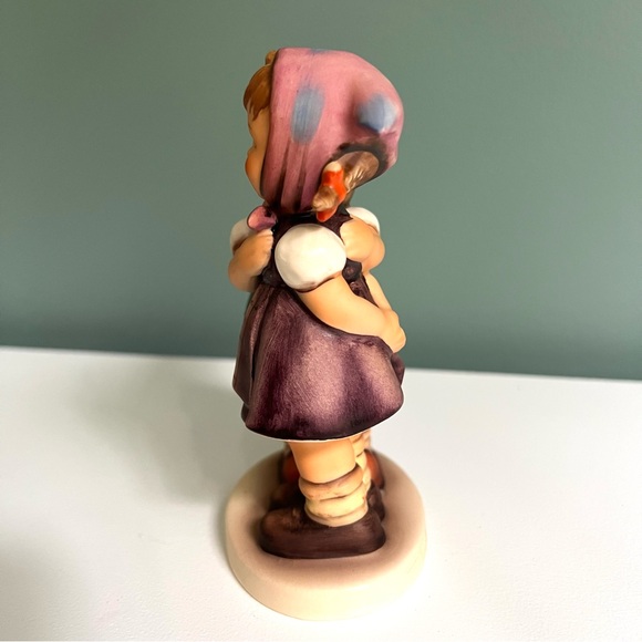 Vintage Goebel Hummel Figurine “Telling Her Secret” #196/0 - 1948 - 5” - Picture 3 of 7